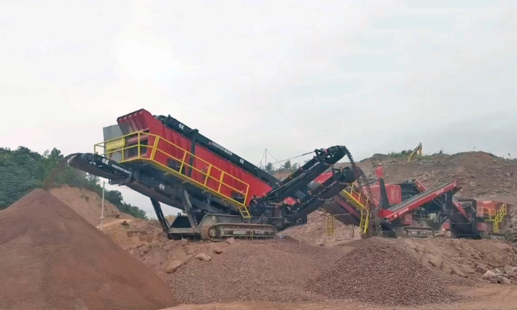 Advantages of Track-Mounted Mobile Crushing Plants for Quarries and Recycling Sites